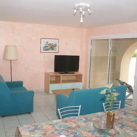 Cosy Cottage In Luc Sur Mer With Private Terrace Villa