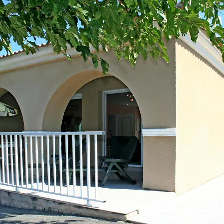 Cosy Cottage In Luc Sur Mer With Private Terrace Villa